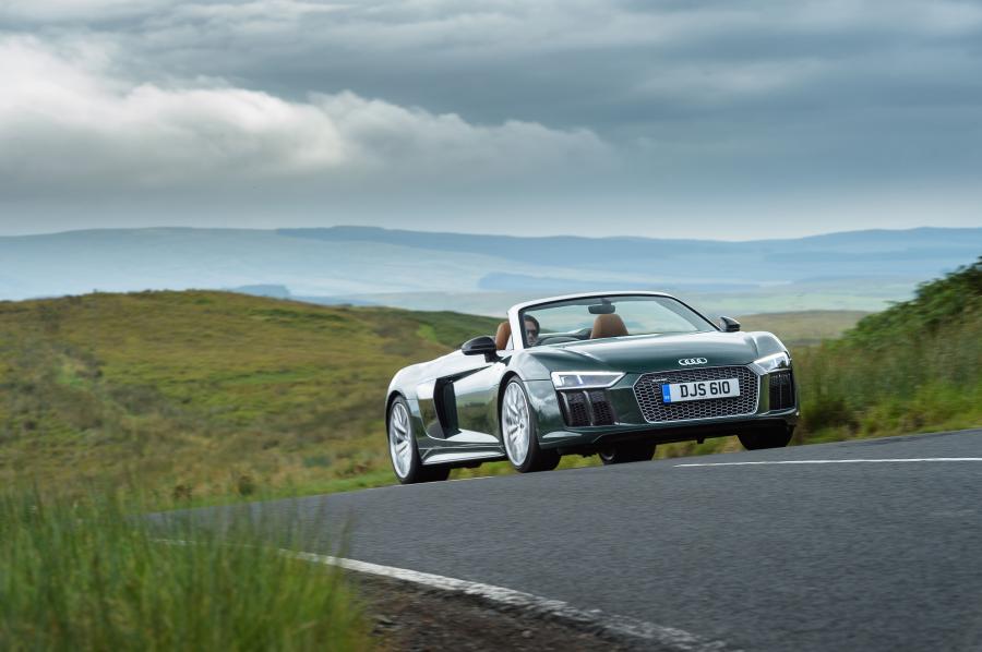  Audi R8 Spyder V10 Plus 2017 года  (UK) (фото 13 из 40)